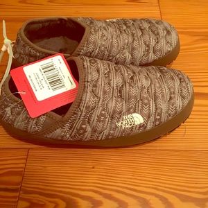 North face ladies slippers size 8 NWT